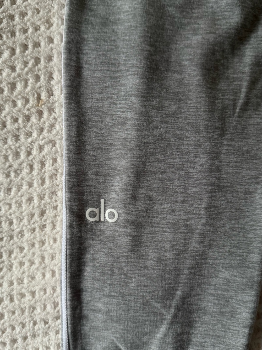 ALO Yoga Light Gray High-Waist Performance Leggings - Picture 3 of 5